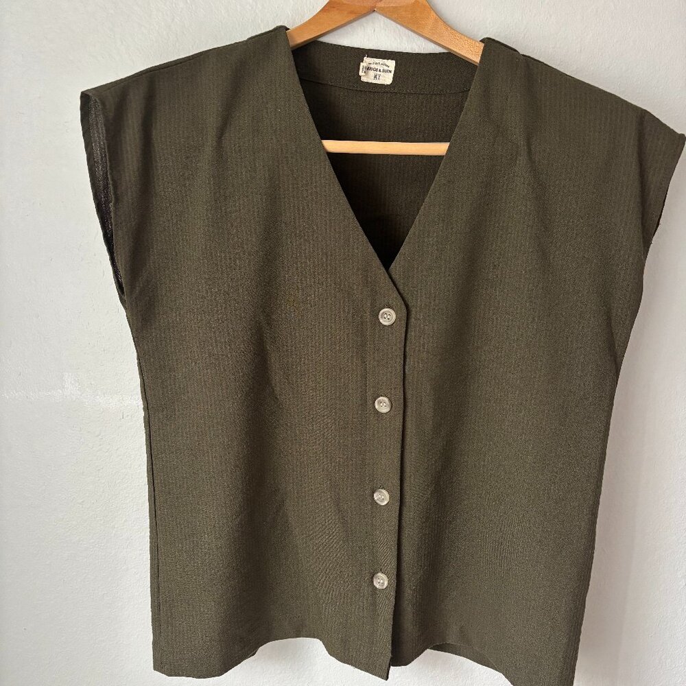 Bridge & Burn Sleveless Green Striped Button-Up Blouse - Small